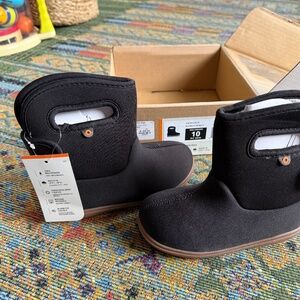 Baby Bogs size 10 NWT - rain + winter boots - water proof sherpa lined - black